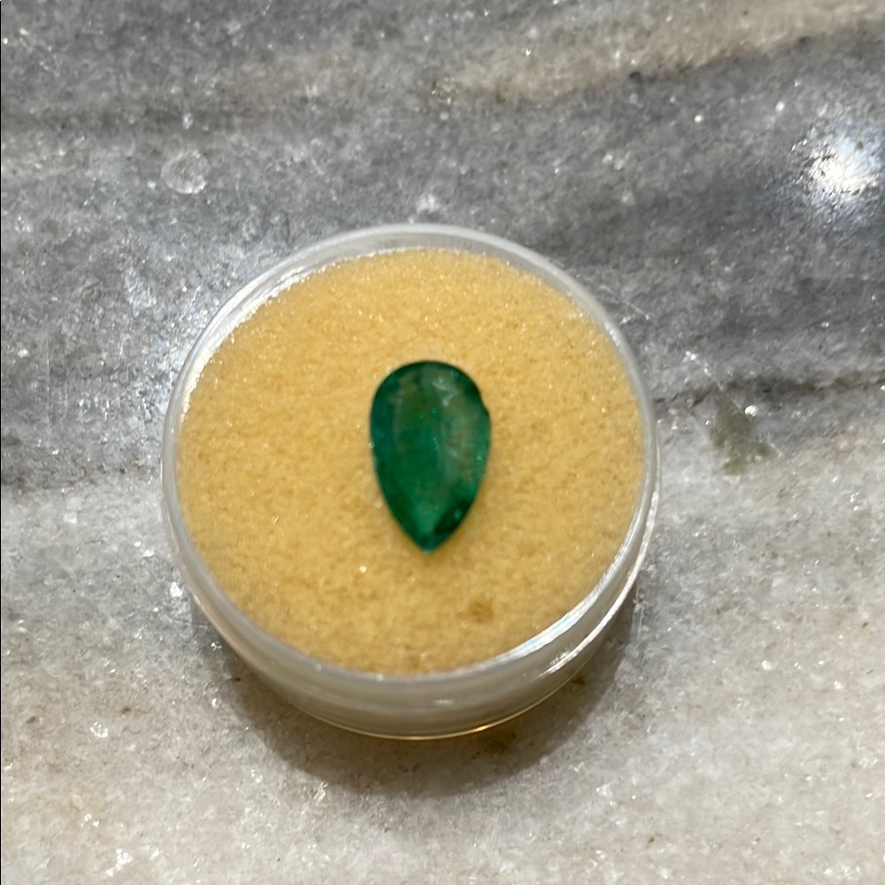 Elegant Green emerald Teardrop pear shaped Gemstone